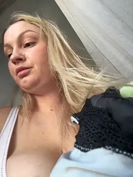 Teya moon  online show from 21, 12, 2024