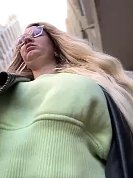 Teya moon  online show from 12, 1, 2025