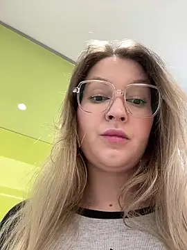 Teya moon  online show from 4, 2, 2026