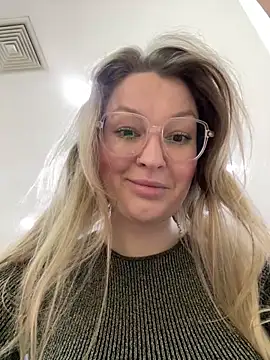 Teya moon  online show from 9, 4, 2026