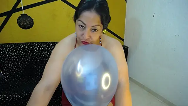Snapshot of Catalina_JH chatting on 4, 1, 2025 Catalina JH online show from 4, 1, 2025