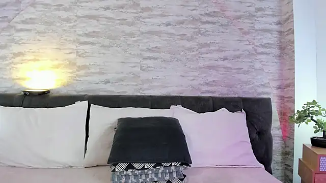 Anneth  M online show from 8, 9, 2025