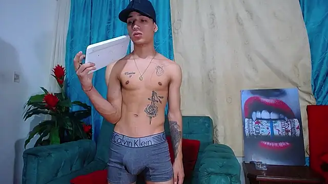 Leon hot X online show from 21, 12, 2024