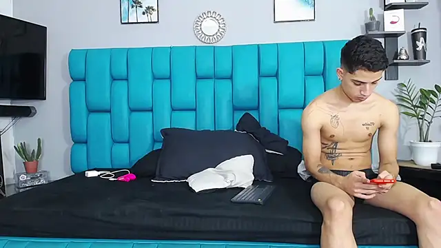 Leon hot X online show from 1, 2, 2025