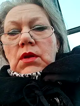 Snapshot of Snezhana chatting on 6, 5, 2026 Snezhana online show from 6, 5, 2026