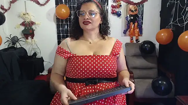 Snapshot of Aleja_Gonzales chatting on 26, 10, 2025 Aleja Gonzales online show from 26, 10, 2025