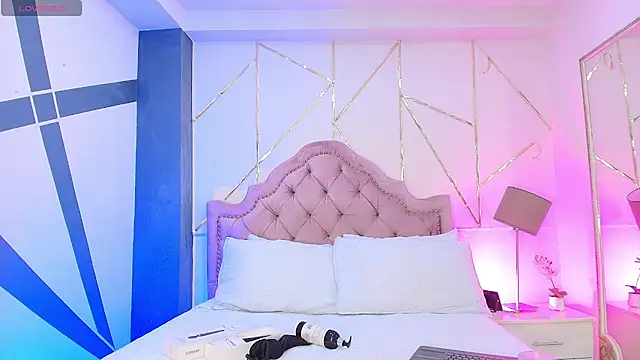 Agathaargent  online show from 18, 1, 2025