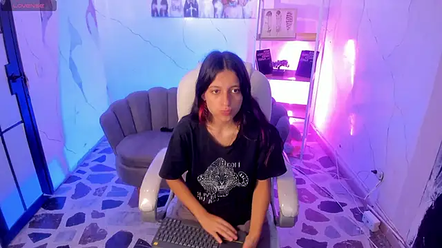 Agathaargent  online show from 30, 9, 2025