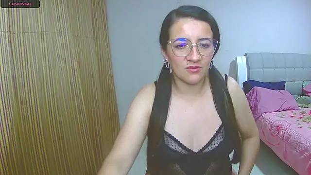 Dayanna Smitt online show from 2, 3, 2025