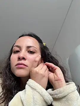 Megan Rodrigo online show from 26, 6, 2026