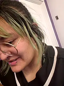 lucky-leah online show from 2, 10, 2025