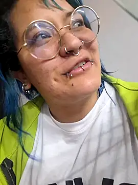 Snapshot of lucky-leah chatting on 7, 5, 2026 lucky-leah online show from 7, 5, 2026