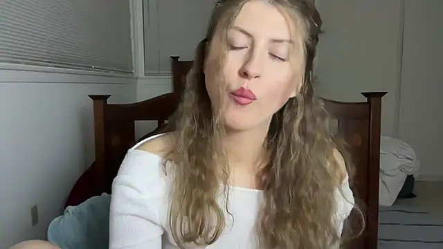 YUMIandbigWOLF online show from 17, 11, 2025