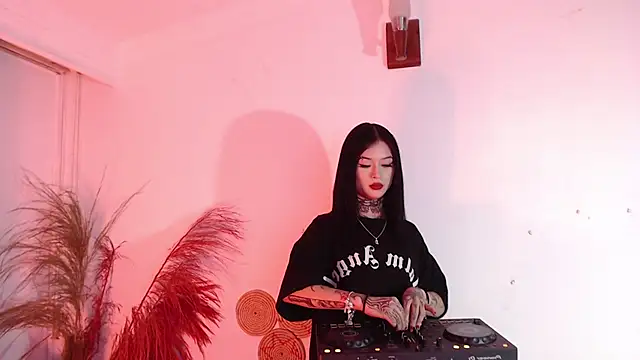 Isabella  dark online show from 3, 1, 2025