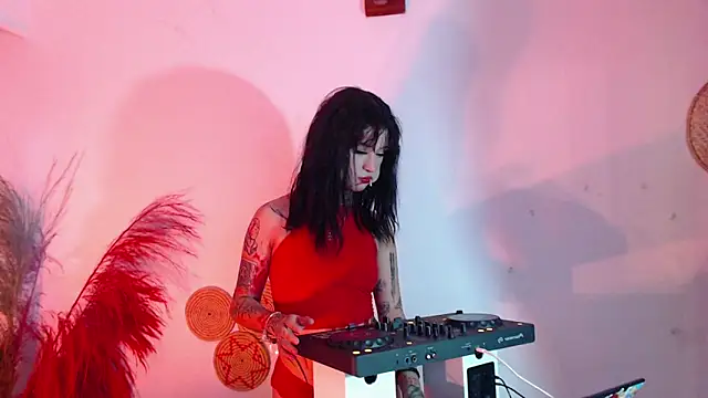 Isabella  dark online show from 14, 1, 2025