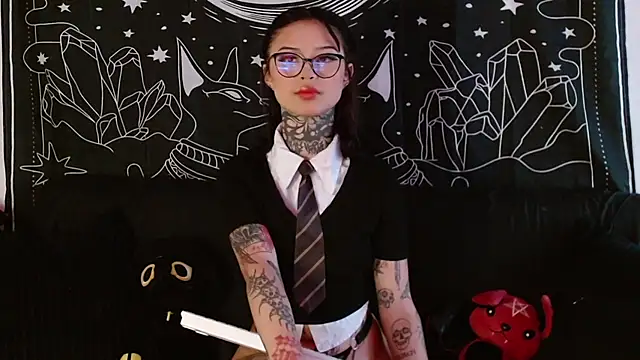 Isabella  dark online show from 25, 11, 2025