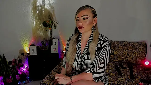Snapshot of Jeanineescott chatting on 11, 9, 2025 Jeanineescott online show from 11, 9, 2025