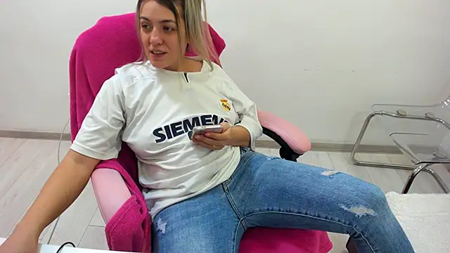 Dyana Kaylinn online show from 4, 1, 2025