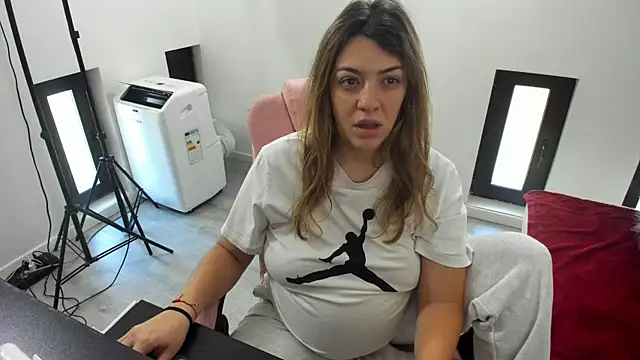 Dyana Kaylinn online show from 28, 5, 2026