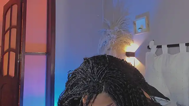 nayah   online show from 28, 1, 2025