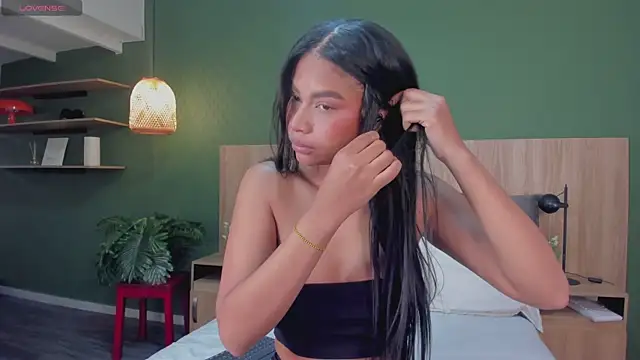 nayah   online show from 30, 11, 2025