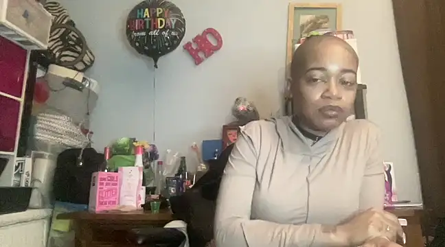 Snapshot of MommyConfident chatting on 18, 2, 2025 MommyConfident online show from 18, 2, 2025