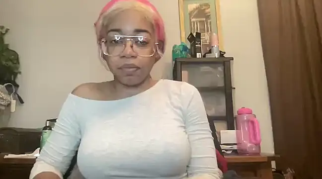 Snapshot of MommyConfident chatting on 22, 3, 2025 MommyConfident online show from 22, 3, 2025