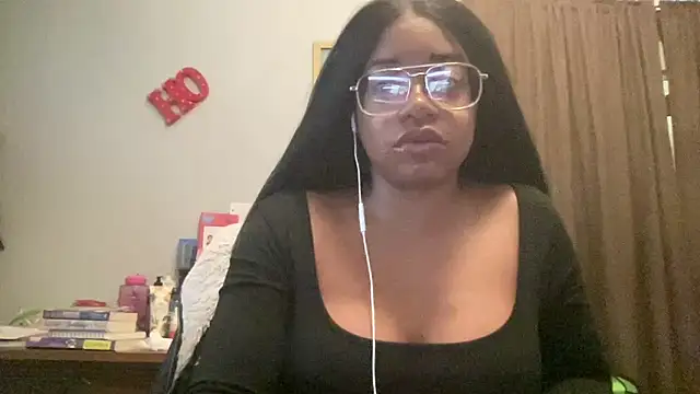 Snapshot of MommyConfident chatting on 30, 9, 2025 MommyConfident online show from 30, 9, 2025