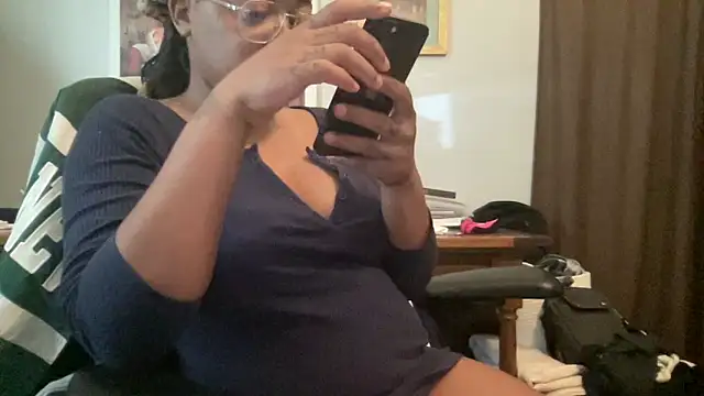 MommyConfident online show from 26, 5, 2026