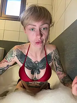 haileyhope  online show from 4, 1, 2025