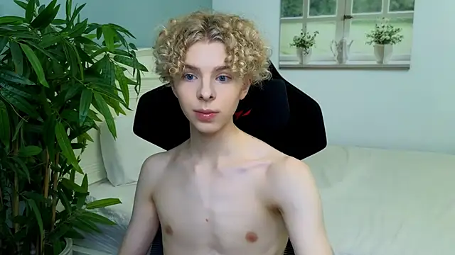 Snapshot of Kudi_Minnt chatting on 1, 11, 2025 Kudi Minnt online show from 1, 11, 2025