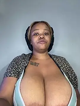 Snapshot of Mandy-101 chatting on 2, 11, 2025 Mandy-101 online show from 2, 11, 2025