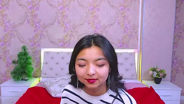 Snapshot of Shy_Kira chatting on 17, 12, 2024 Shy Kira online show from 17, 12, 2024