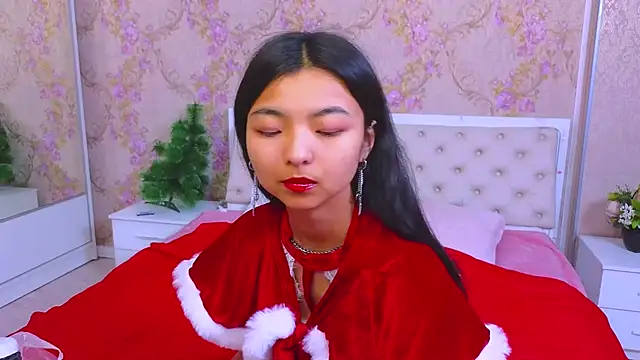 Snapshot of Shy_Kira chatting on 19, 12, 2024 Shy Kira online show from 19, 12, 2024