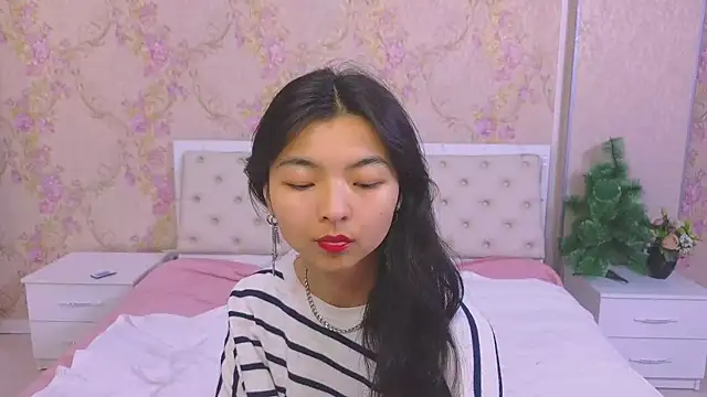 Snapshot of Shy_Kira chatting on 20, 12, 2024 Shy Kira online show from 20, 12, 2024