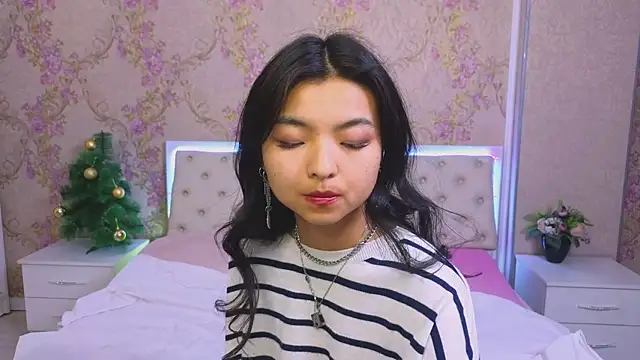 Snapshot of Shy_Kira chatting on 7, 1, 2025 Shy Kira online show from 7, 1, 2025