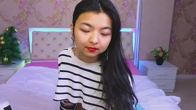 Snapshot of Shy_Kira chatting on 12, 1, 2025 Shy Kira online show from 12, 1, 2025