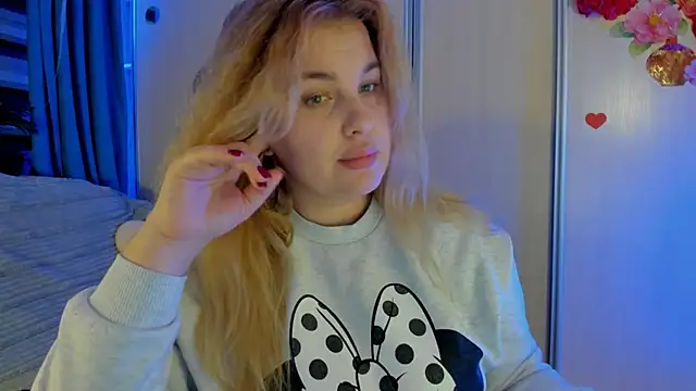 CoraSwon online show from 3, 12, 2025