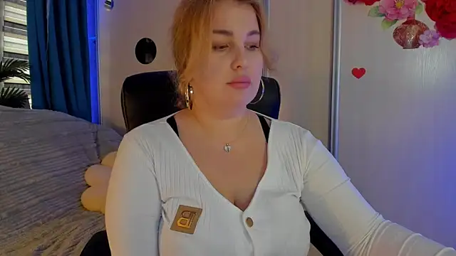 CoraSwon online show from 4, 12, 2025