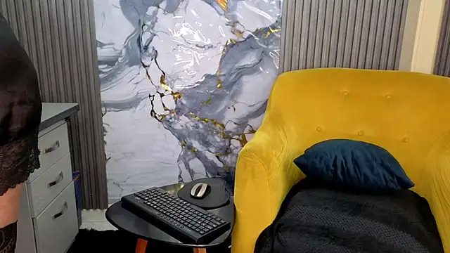 GianellaCox  online show from 16, 2, 2026