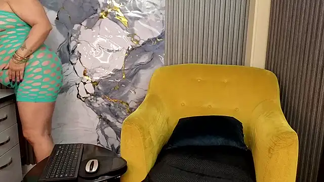 GianellaCox  online show from 6, 3, 2026