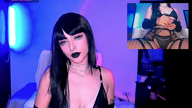 HollyDominic online show from 28, 2, 2025