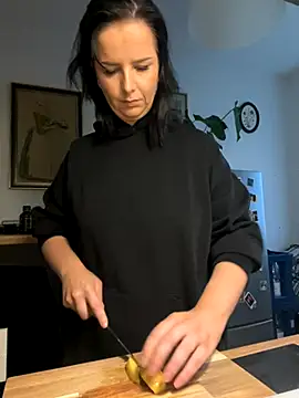 Snapshot of Off__Melonenmandy chatting on 8, 10, 2025 Off Melonenmandy online show from 8, 10, 2025