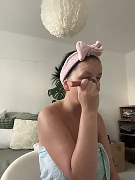 Off  Melonenmandy online show from 20, 11, 2025