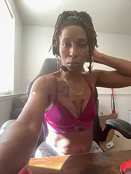 LeyaHoneybuns online show from 17, 11, 2025