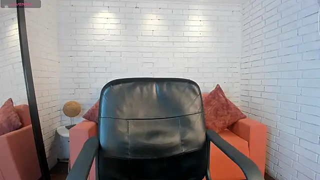 paulina sweett  online show from 30, 10, 2025