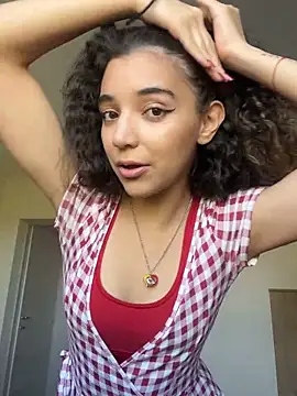 Snapshot of uniquerossie chatting on 5, 11, 2025 uniquerossie online show from 5, 11, 2025