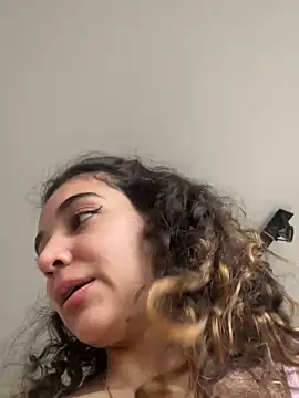 Snapshot of uniquerossie chatting on 21, 11, 2025 uniquerossie online show from 21, 11, 2025