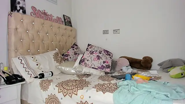 shantallhotxx online show from 11, 3, 2025