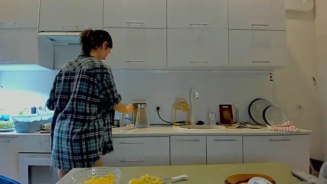 crystalnut online show from 4, 12, 2025